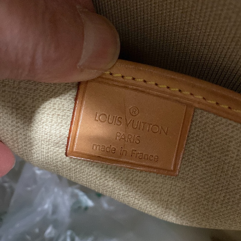 Authentic LV excursion bag - Picture 5 of 9